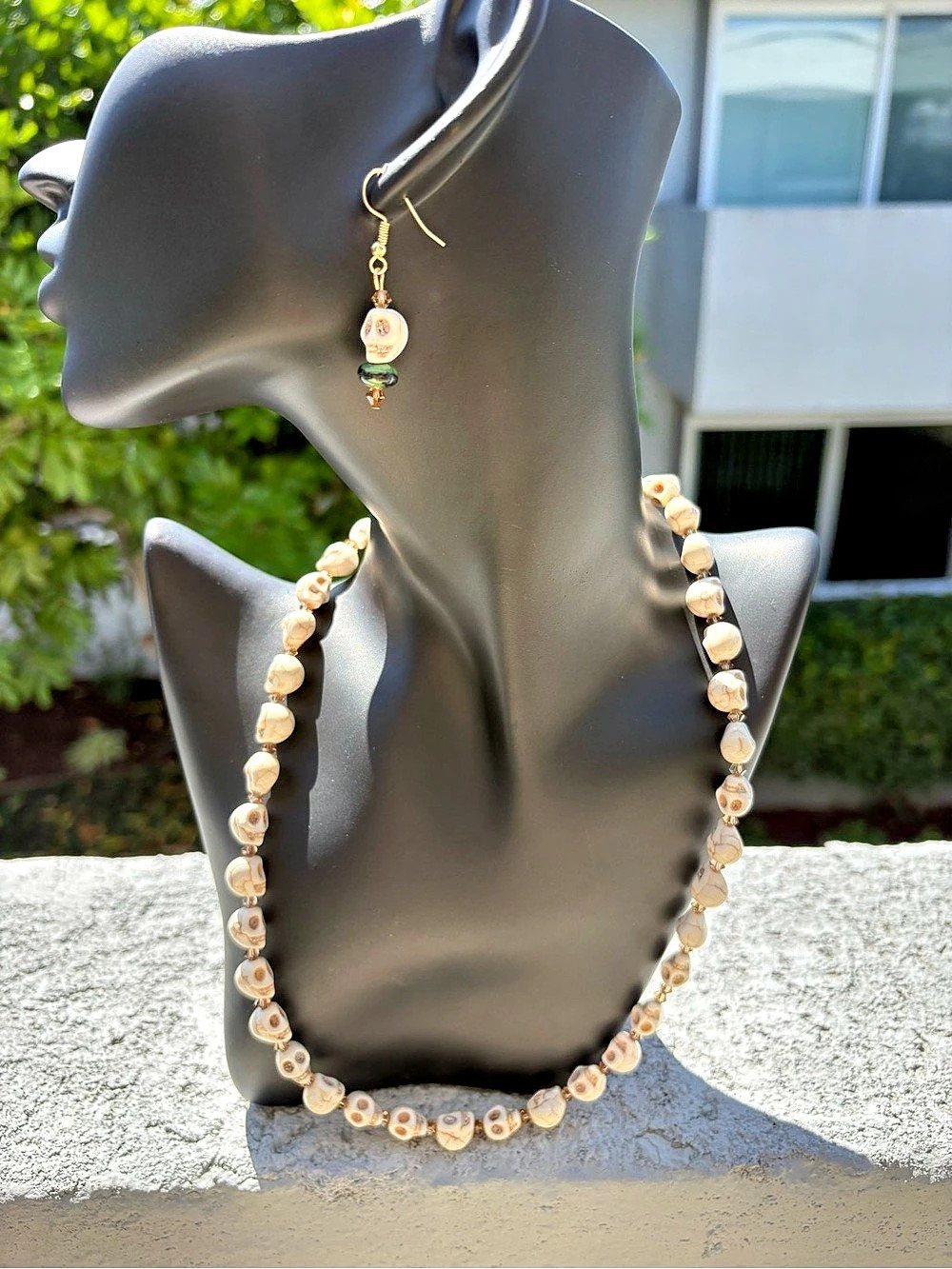 Beaded Necklace in white coral & Swarovski crystal Brown New